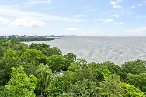 988 Tennyson Avenue, ON L5H 2Z1