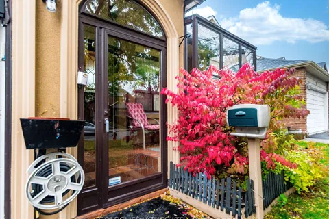 24 Rowe Court, ON L6X 2S2