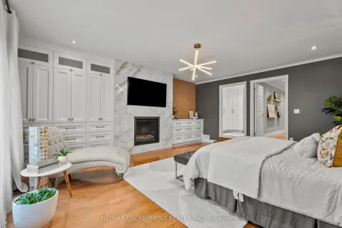 1759 Featherston Court, ON L5L 3E2