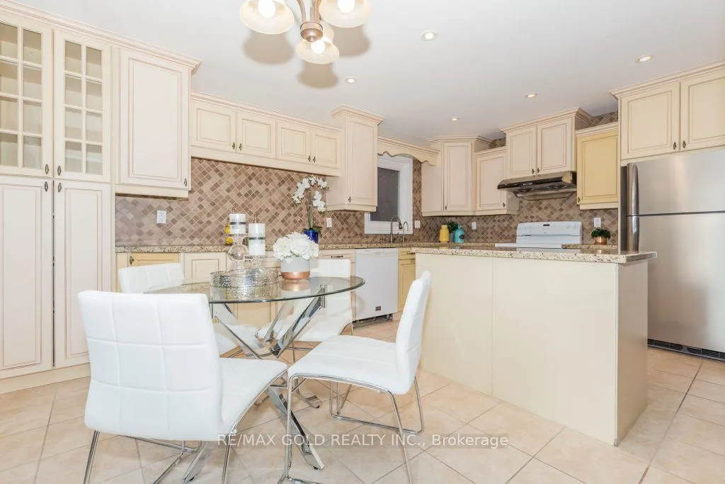 5646 Bell Harbour Drive, ON L5M 5J3