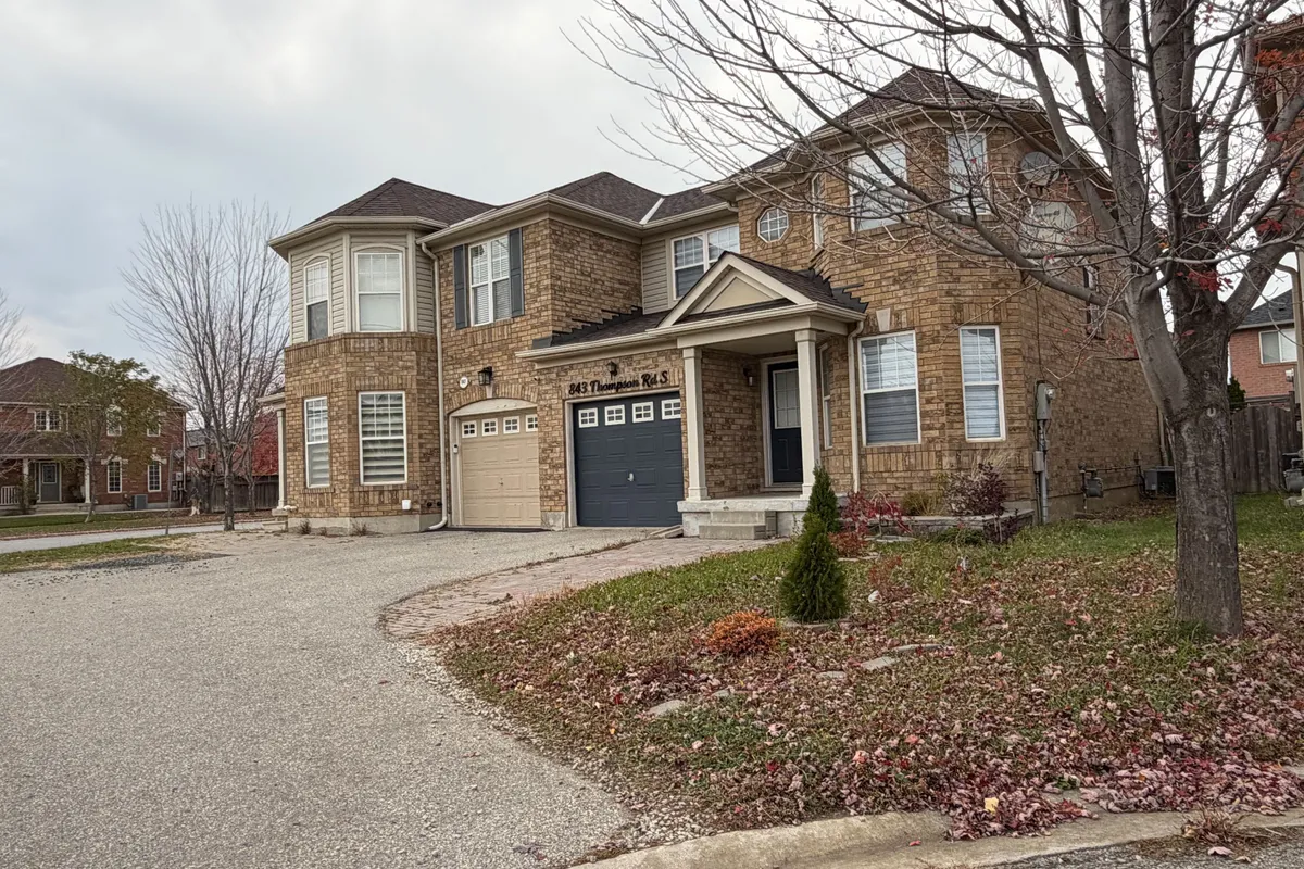 843 Thompson Road, ON L9T 6Y8