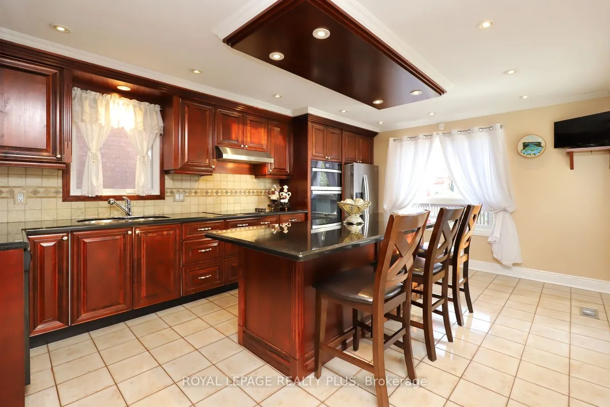 1086 Hedge Drive, ON L4Y 1G2