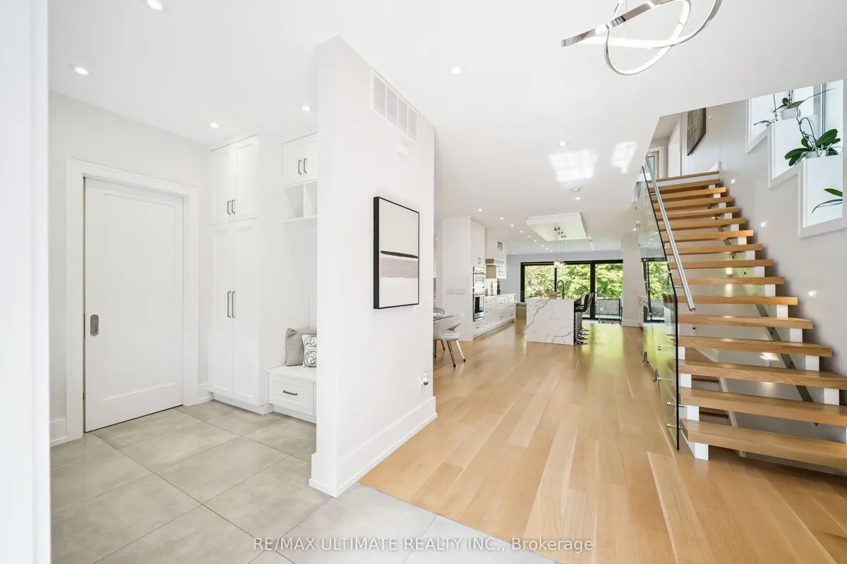 212 Queenslea Avenue, ON M9N 2L6