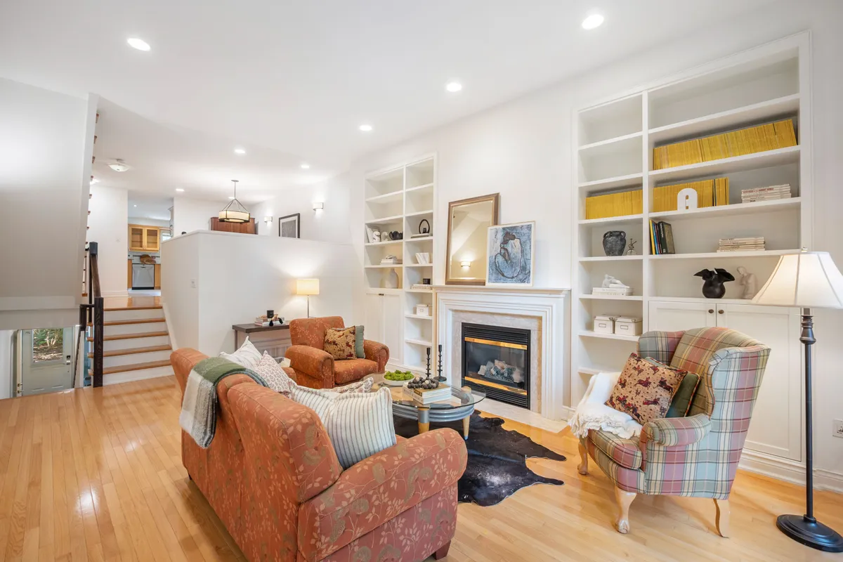 81 Brant Street, ON L6K 2Z5