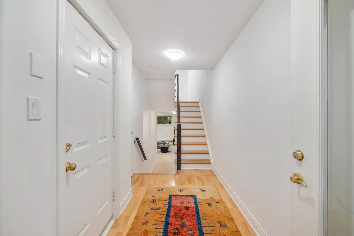 81 Brant Street, ON L6K 2Z5