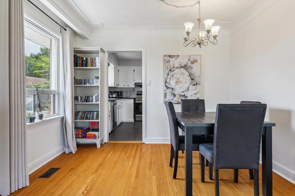 300 Burton Road, ON L6K 2K8