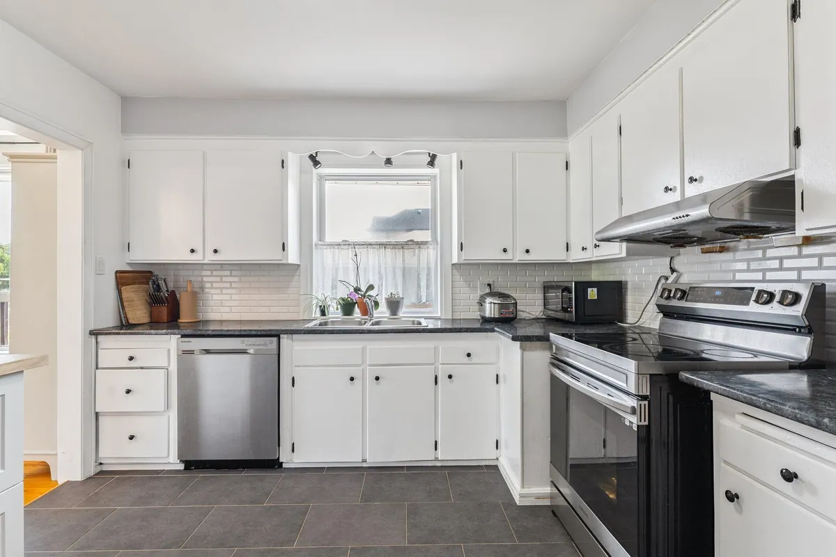 300 Burton Road, ON L6K 2K8