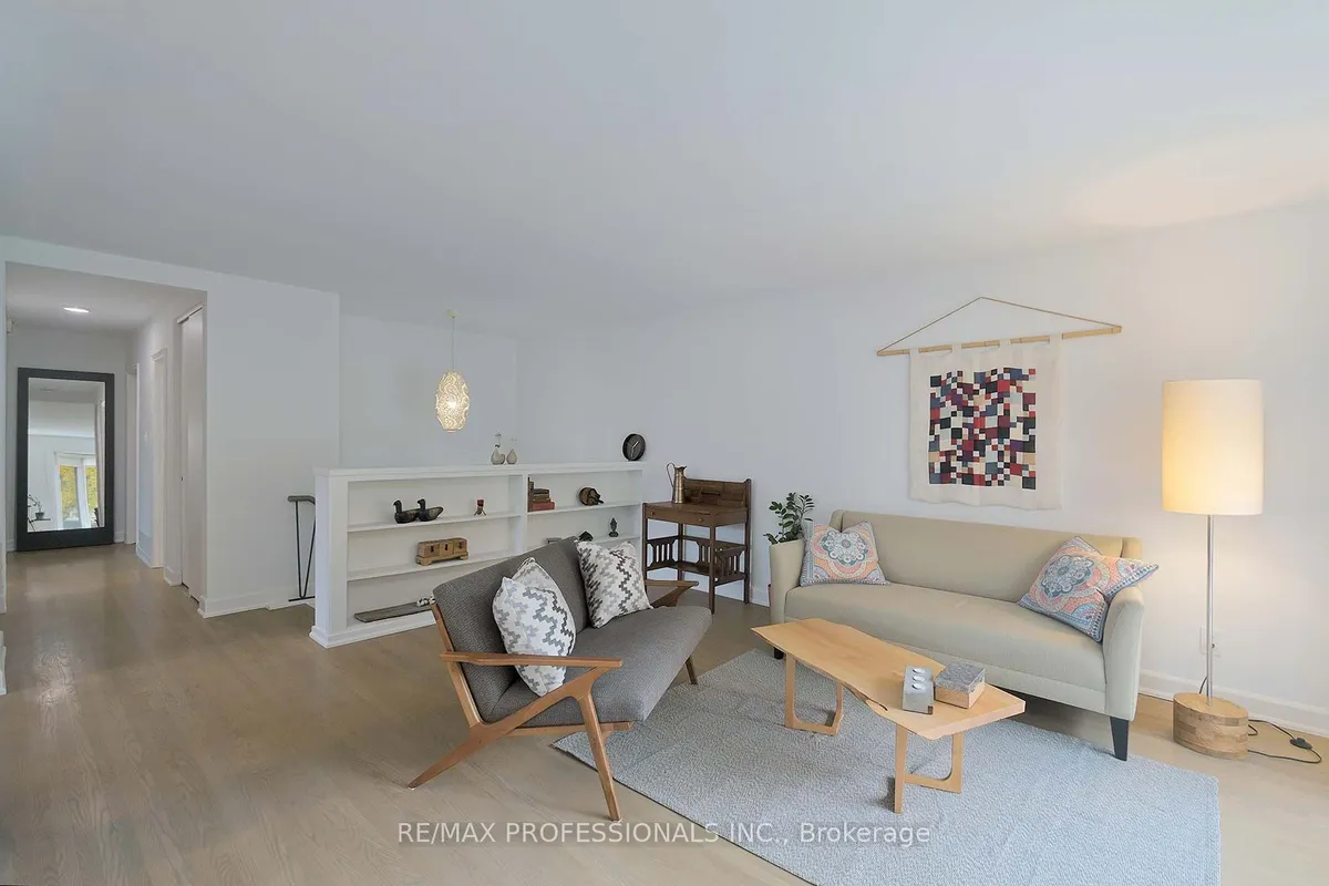 17 Beaver Bend Crescent, ON M9B 5P7