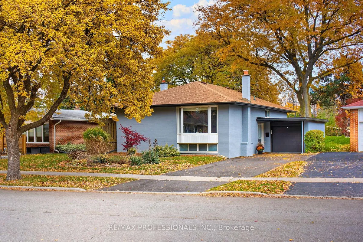 17 Beaver Bend Crescent, ON M9B 5P7