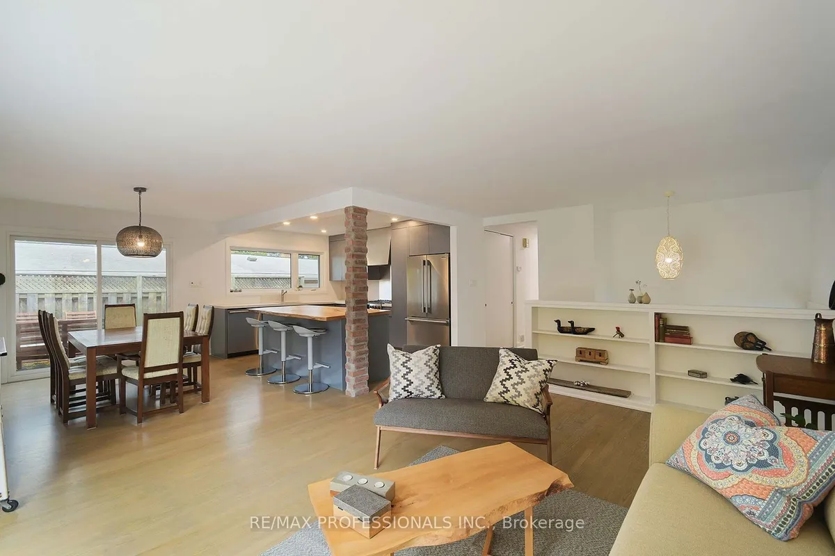 17 Beaver Bend Crescent, ON M9B 5P7