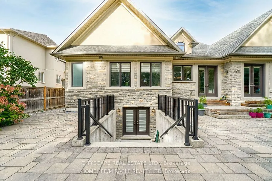 2414 Camilla Road, ON L5A 2K5