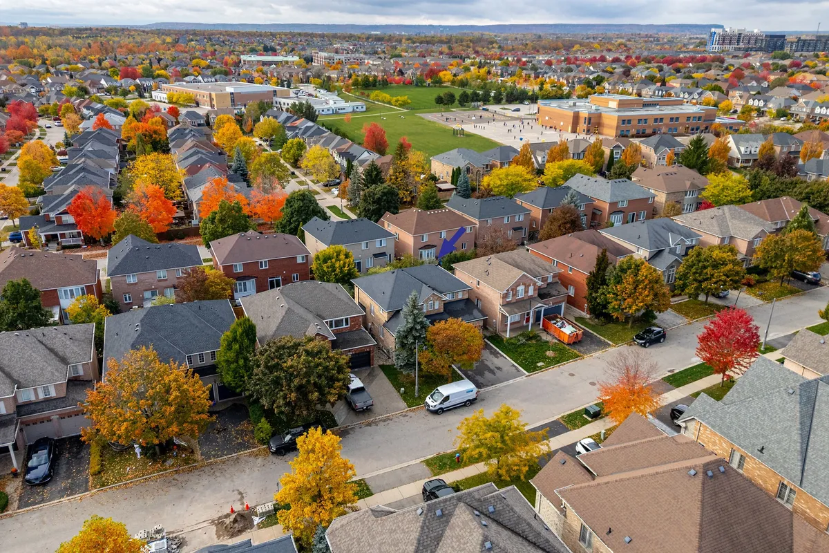 2124 Blackforest Crescent, ON L6M 4T6