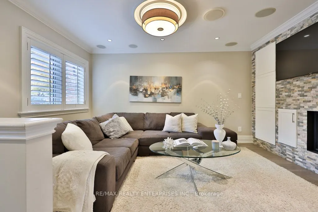 11 Woodford Park Road, ON M8Y 3E7