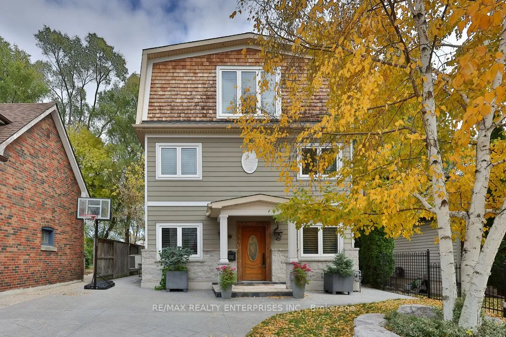 11 Woodford Park Road, ON M8Y 3E7