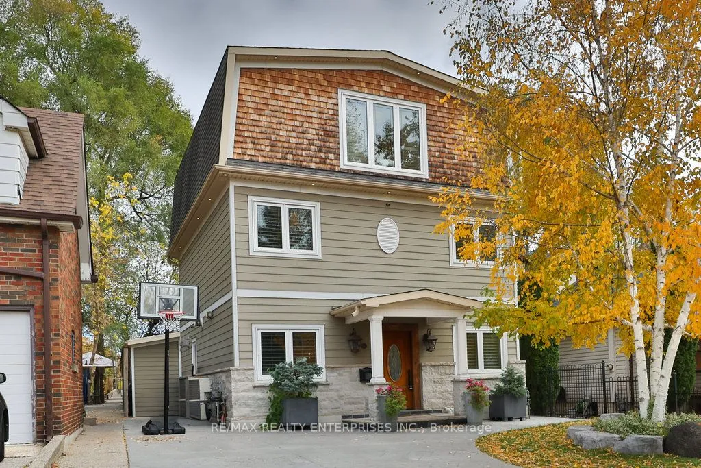 11 Woodford Park Road, ON M8Y 3E7