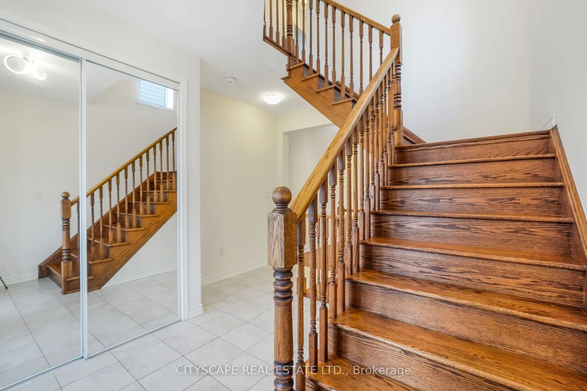 141 Hatt Court, ON L9E 1G7