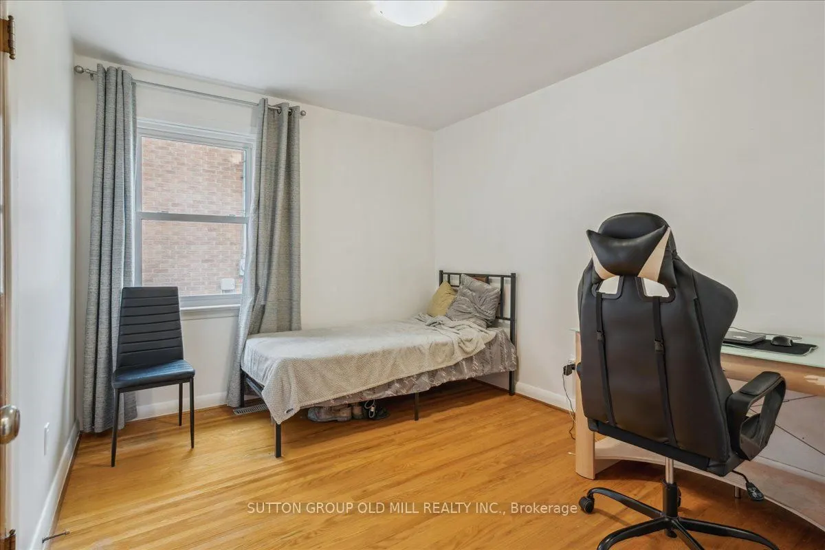 308 Mineola Road, ON L5G 2G5