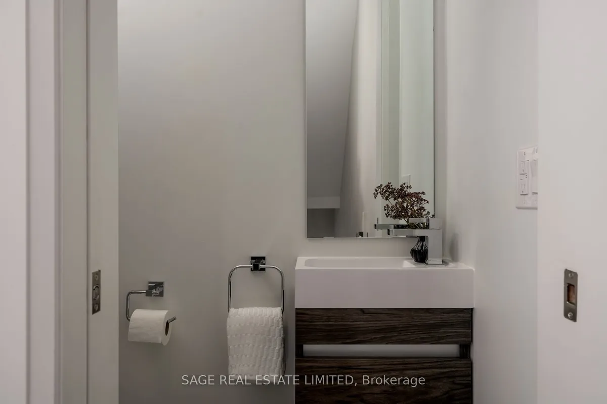 101 Beaver Avenue, ON M6H 2G3