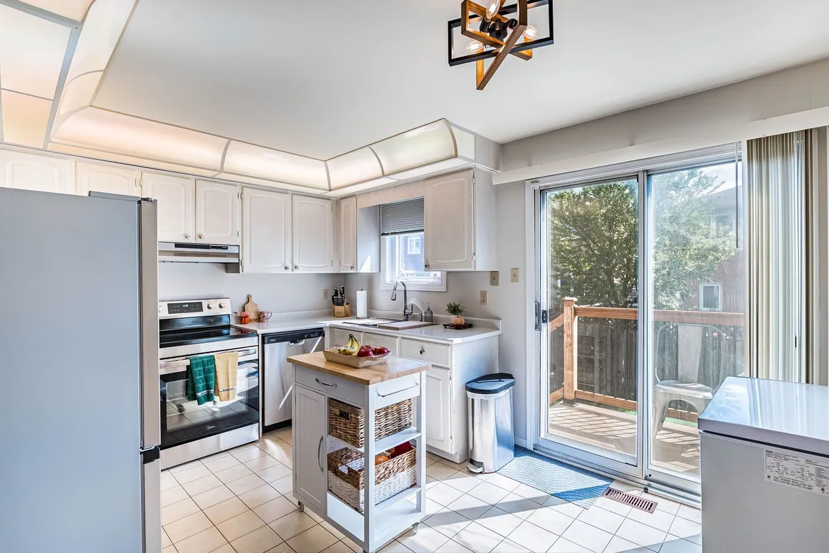 6033 Duford Drive, ON L5V 1A8