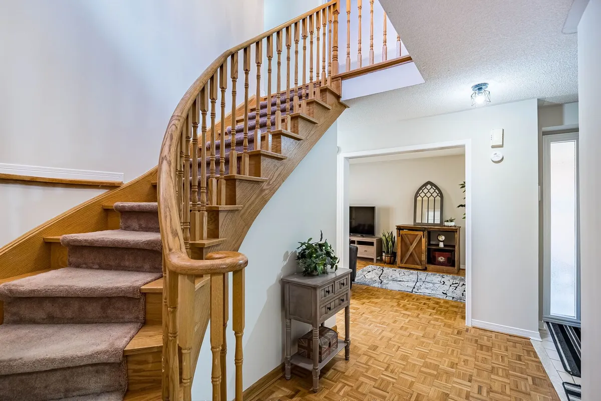 6033 Duford Drive, ON L5V 1A8