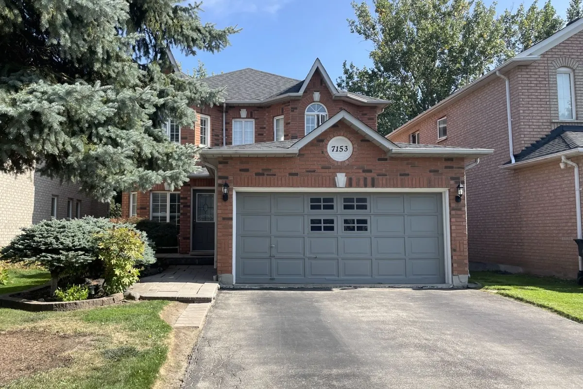 7153 Waldorf Way, ON L5N 7R3