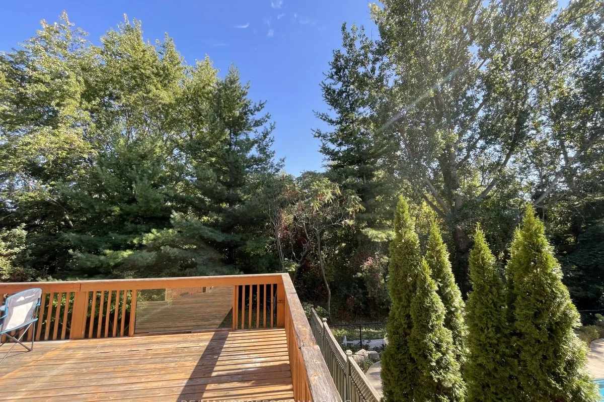 7153 Waldorf Way, ON L5N 7R3