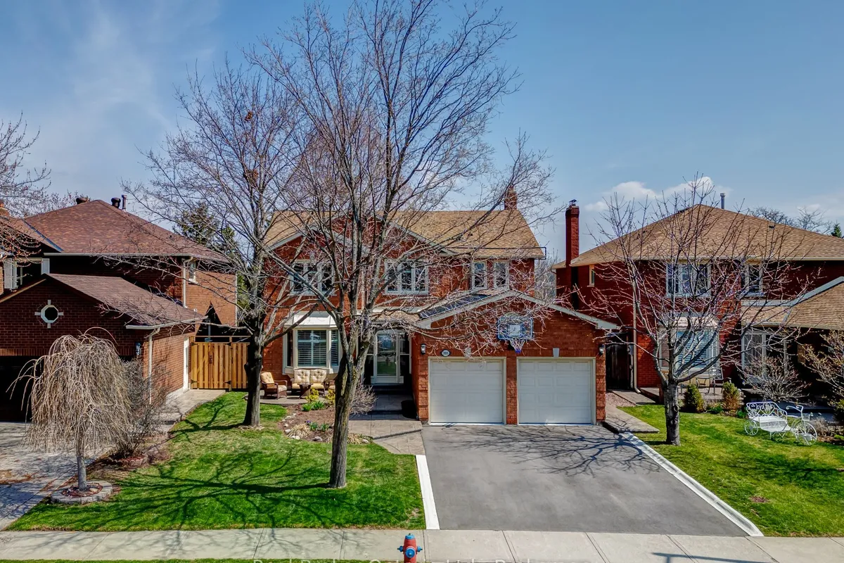 2015 Grosvenor Street, ON L6H 5A2