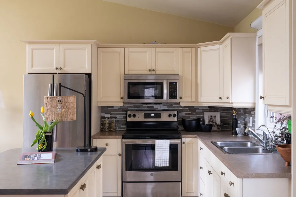 16357 Mountainview Road, ON L7C 2V7