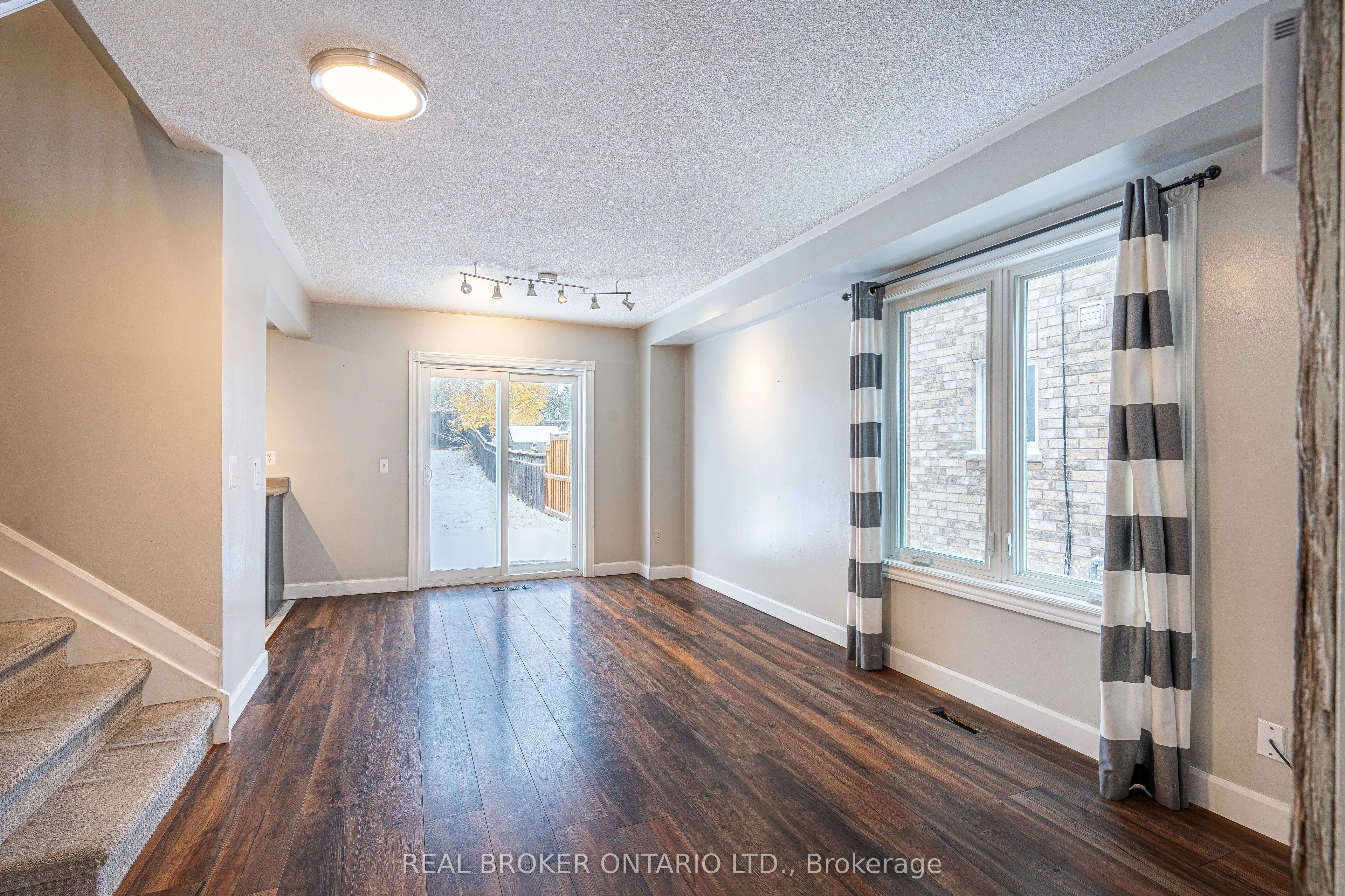 126 Mowat Crescent, ON L7G 6C8