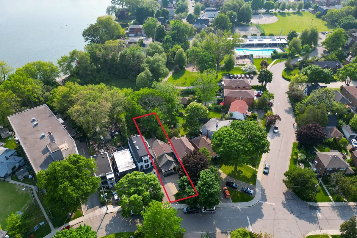 165 Lake Shore Drive, ON M8V 2A1