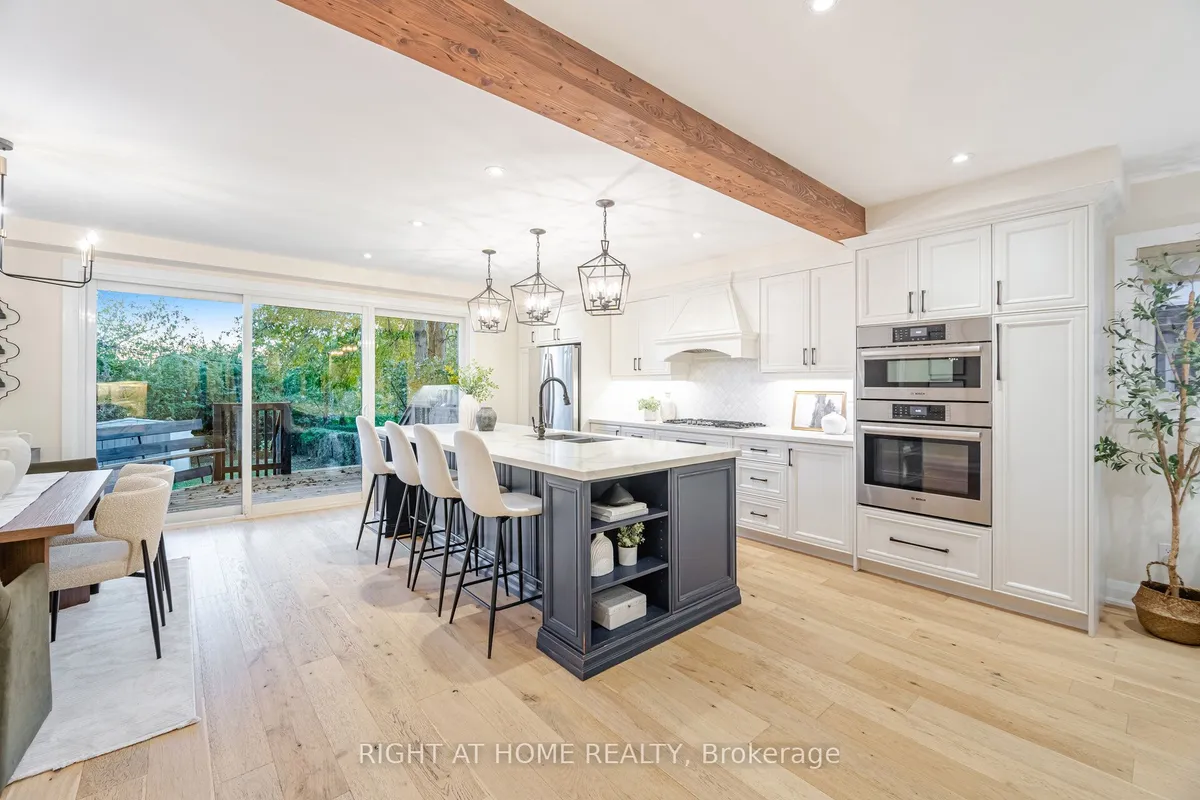 28 Forty First Street, ON M8W 3N6