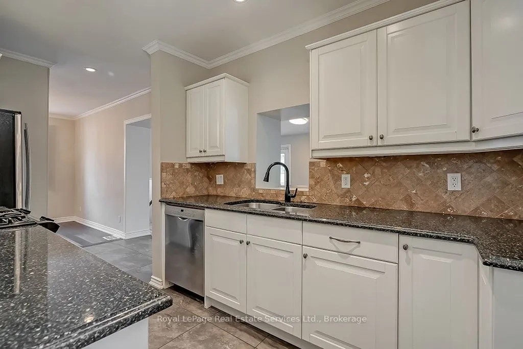 411 Trafalgar Road, ON L6J 3H8