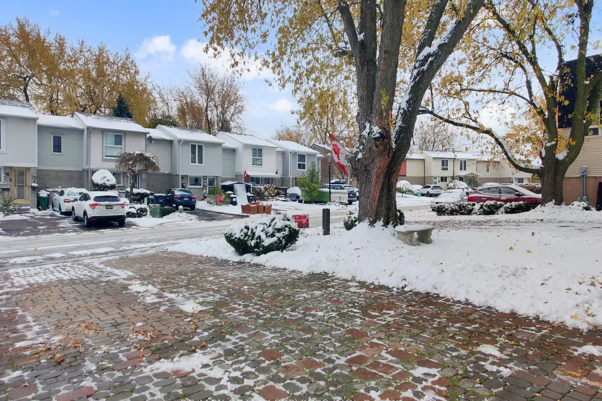 2 Grove Park Square, ON L6S 2K3