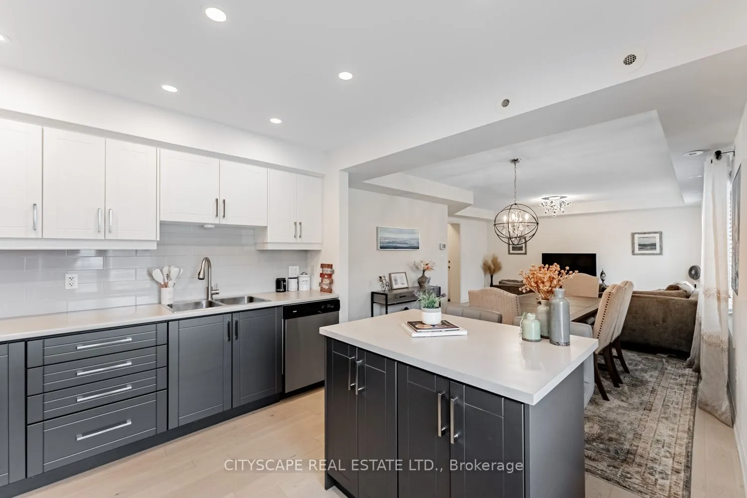 700 Neighbourhood Circle 3, Mississauga, ON L5B 0A6