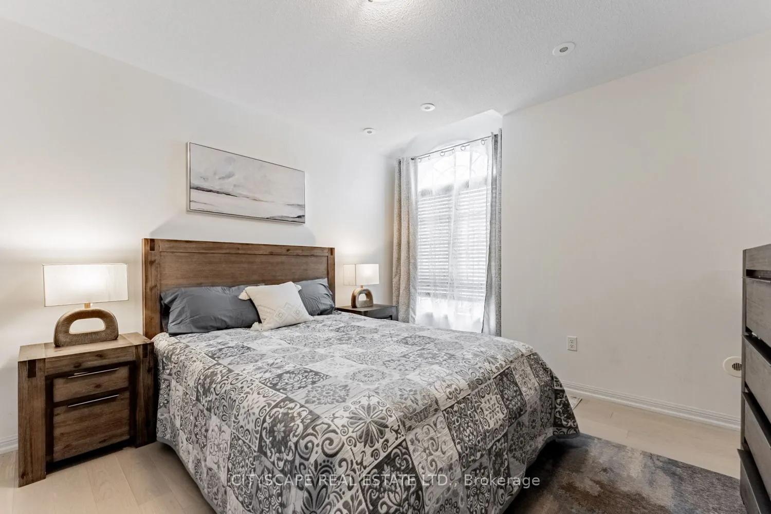 Condo Townhouse kitchen at 700 Neighbourhood Circle Mississauga