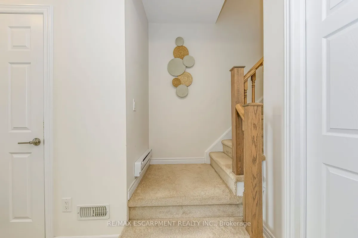 383 Grantham Common, ON L6H 0P8