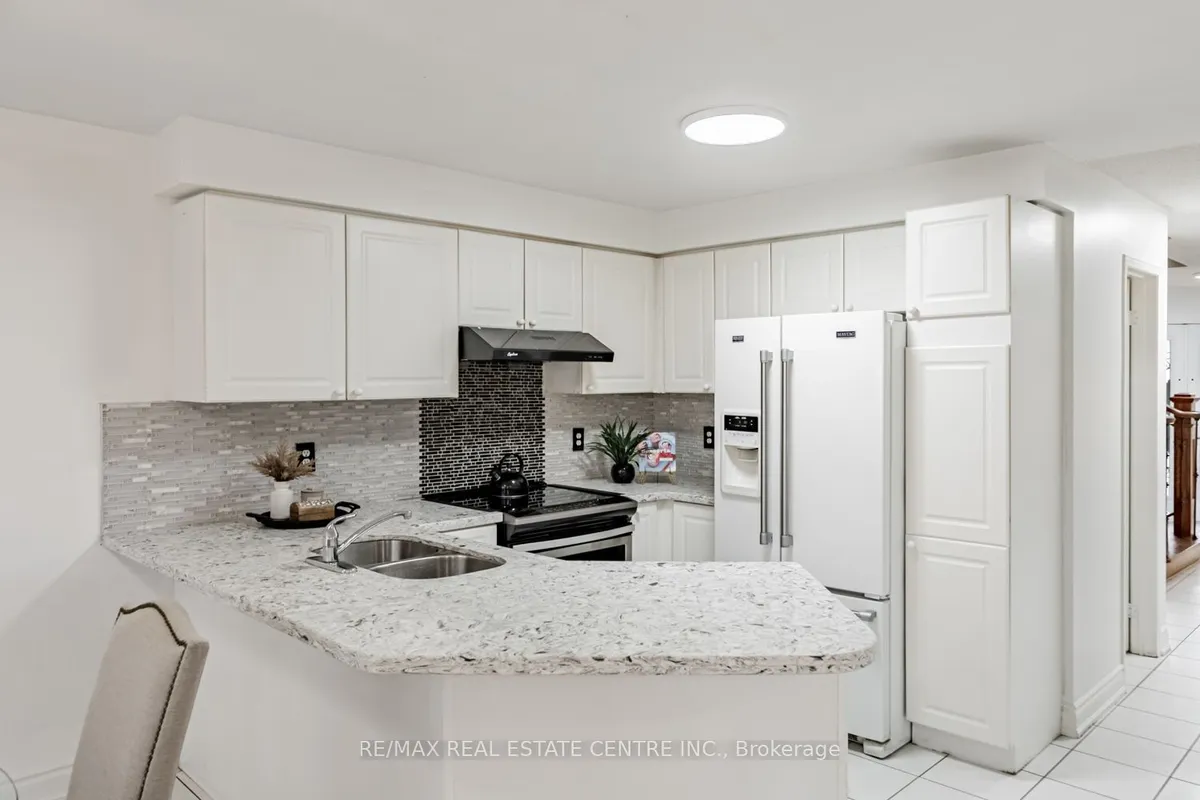 8 Mannel Crescent, ON L6Y 5E1