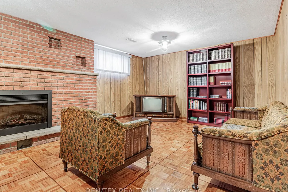 6 Blacksmith Crescent, ON M3N 1V4