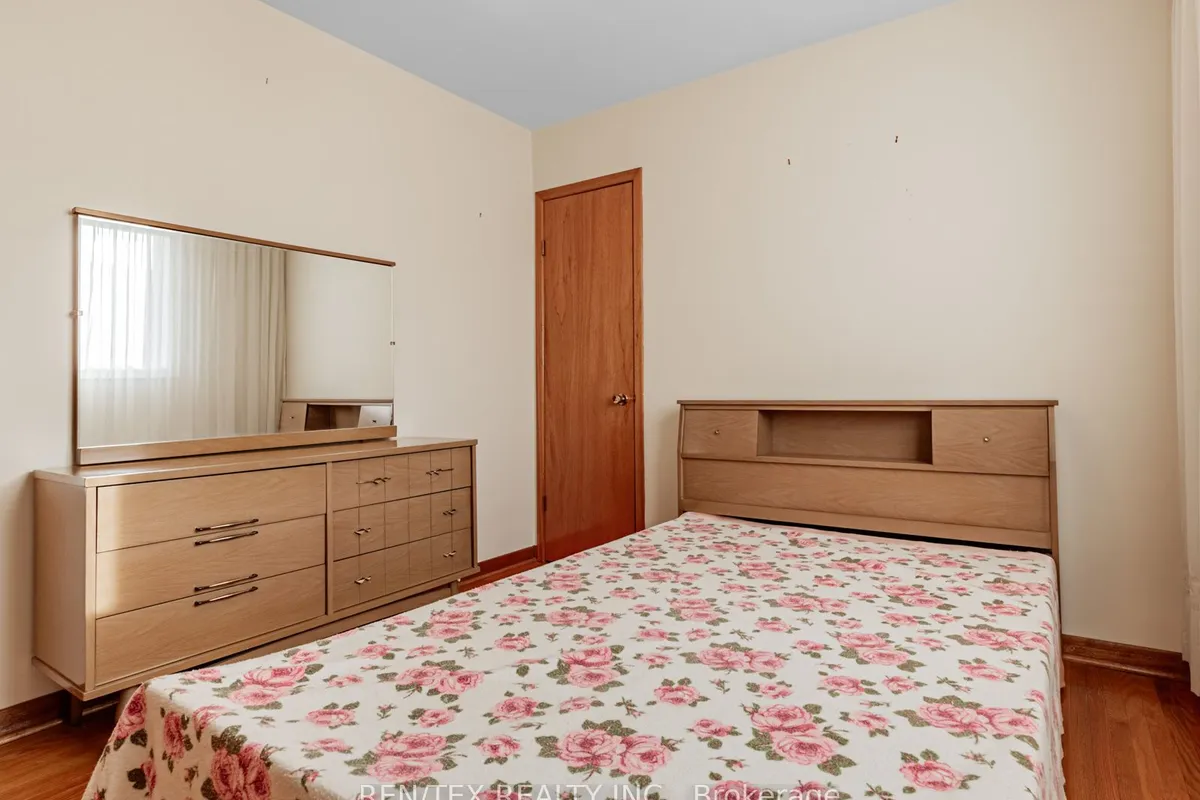 6 Blacksmith Crescent, ON M3N 1V4