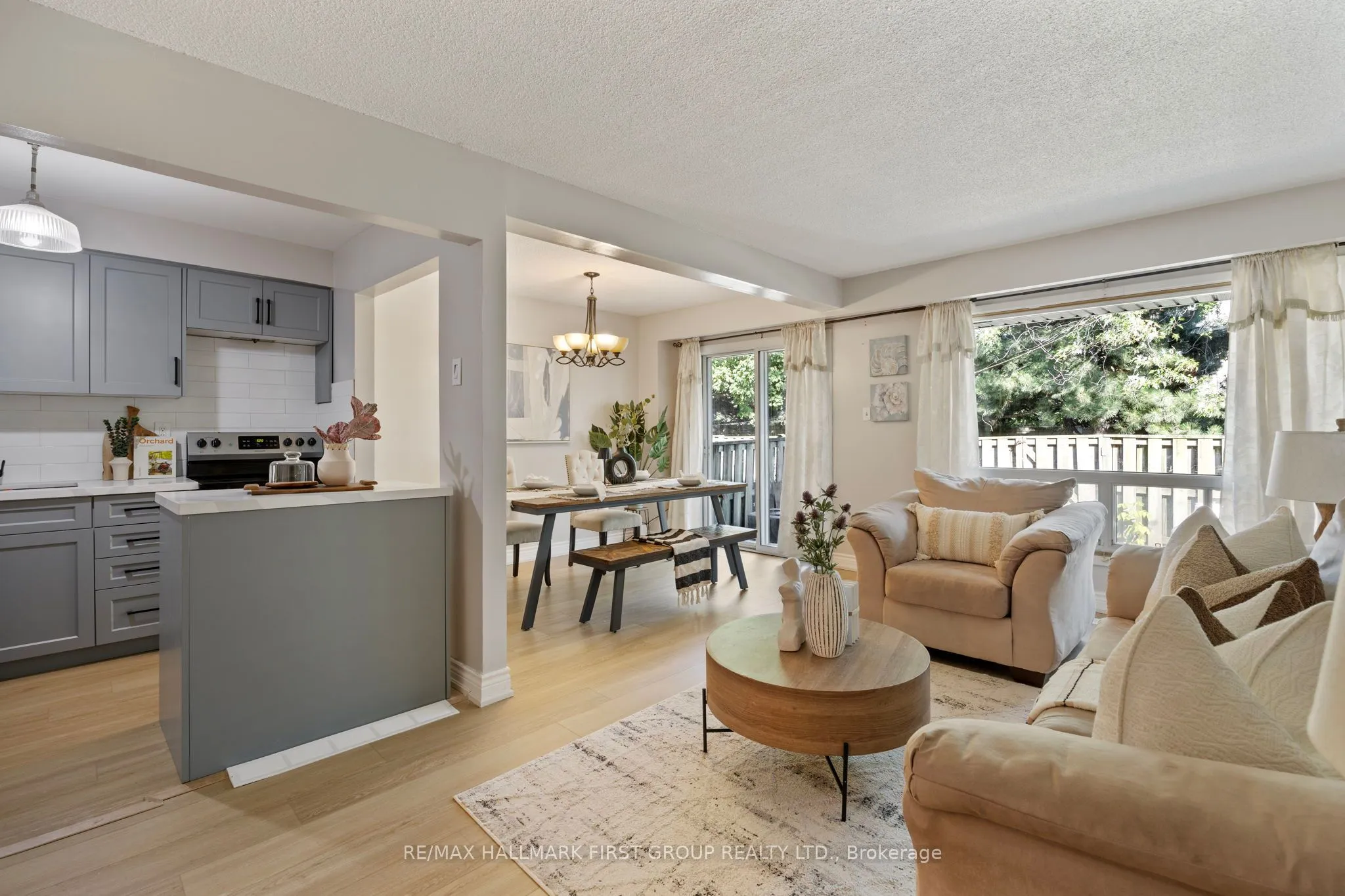 Condo Townhouse interior view at 3025 Cedarglen Gate Mississauga