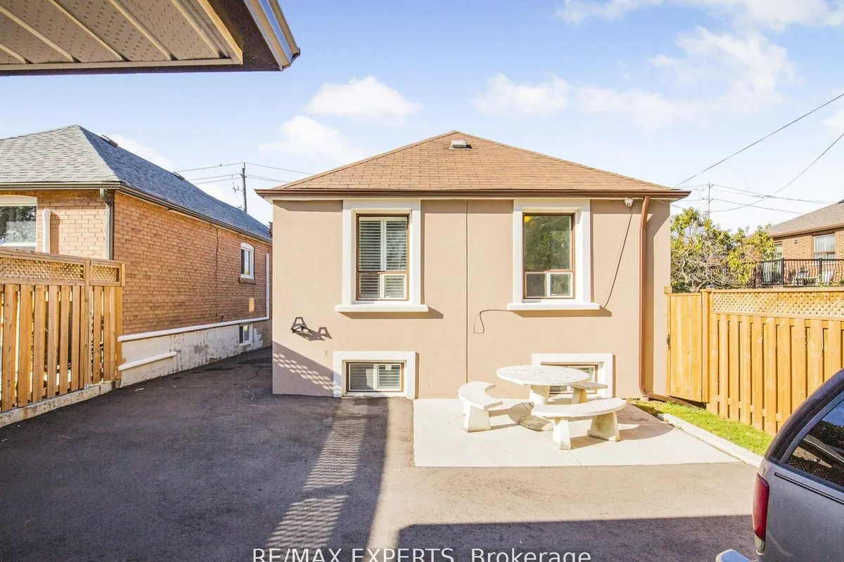 1001 Castlefield Avenue, ON M6B 1E4