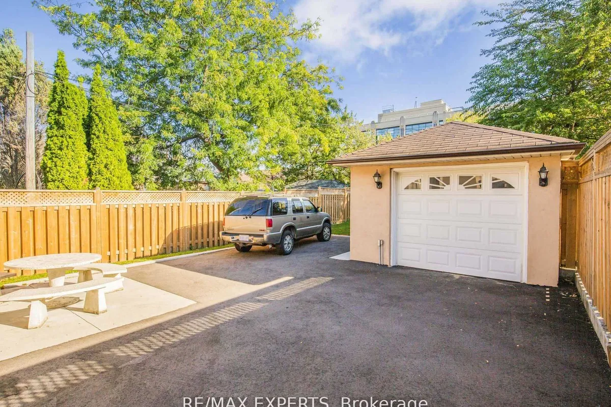 1001 Castlefield Avenue, ON M6B 1E4