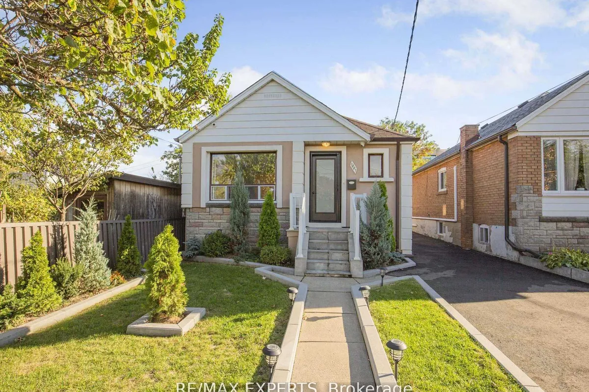 1001 Castlefield Avenue, ON M6B 1E4