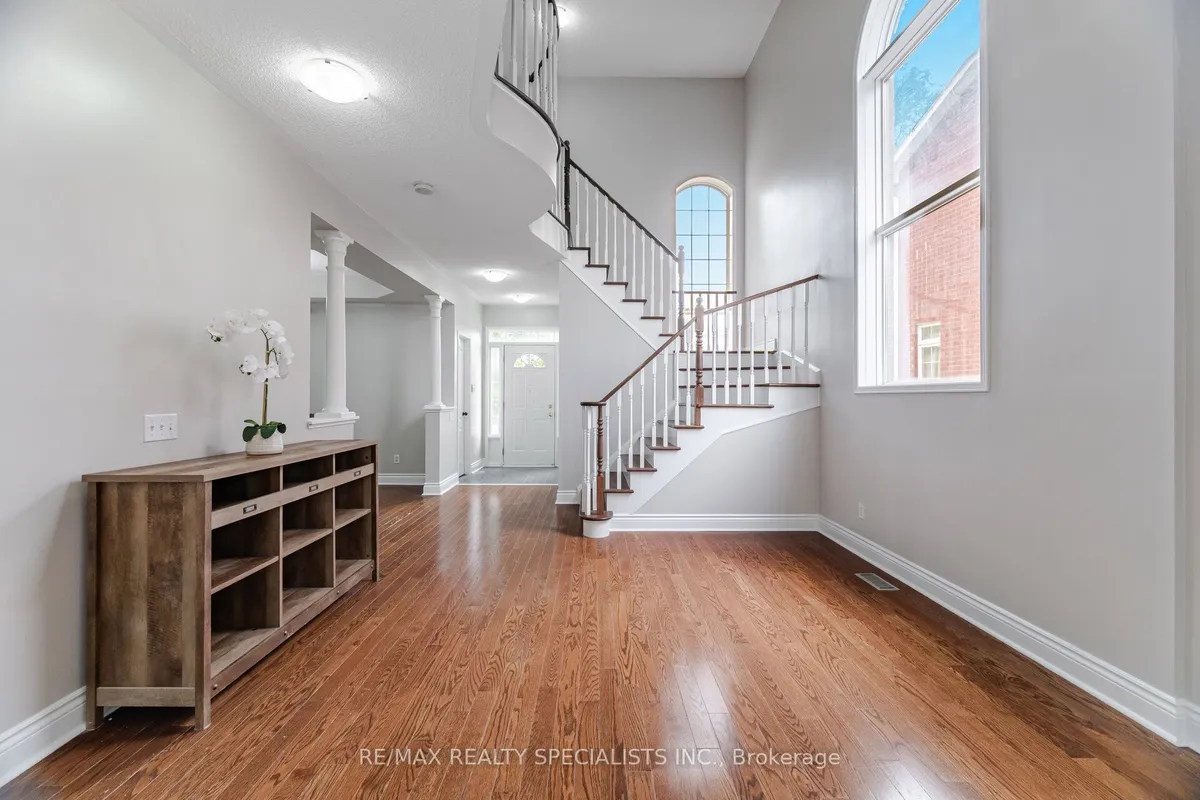 2676 Castle Hill Crescent, ON L6H 6J1