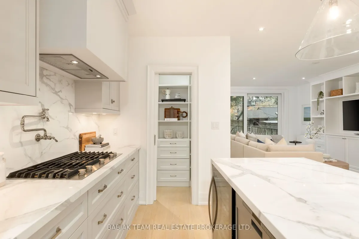 12 Hewitt Avenue, ON M6R 1Y3