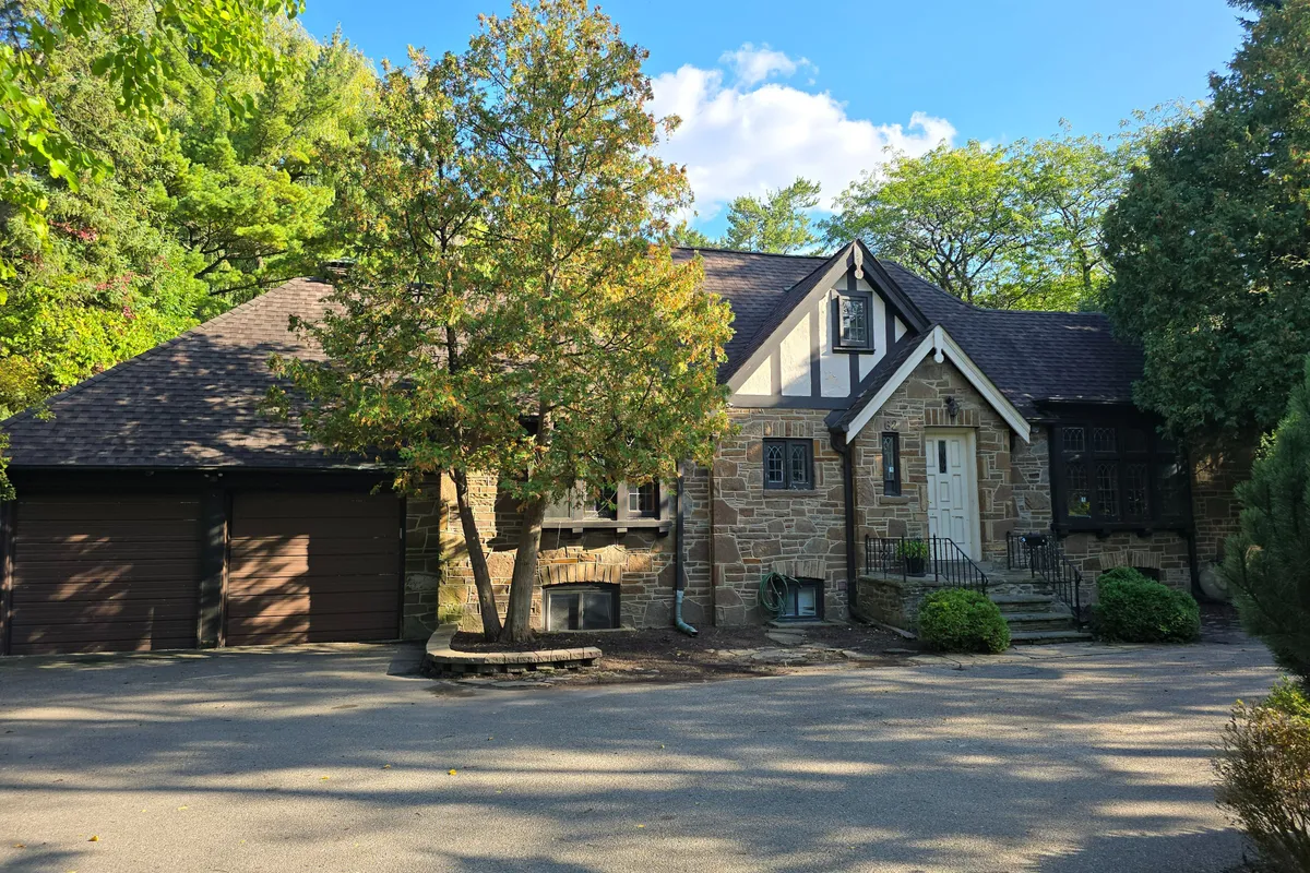 62 Pinewood Trail, ON L5G 2L1