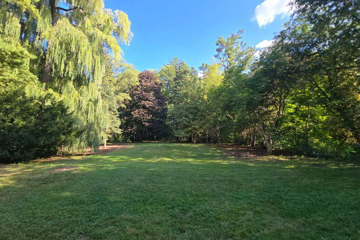 62 Pinewood Trail, ON L5G 2L1