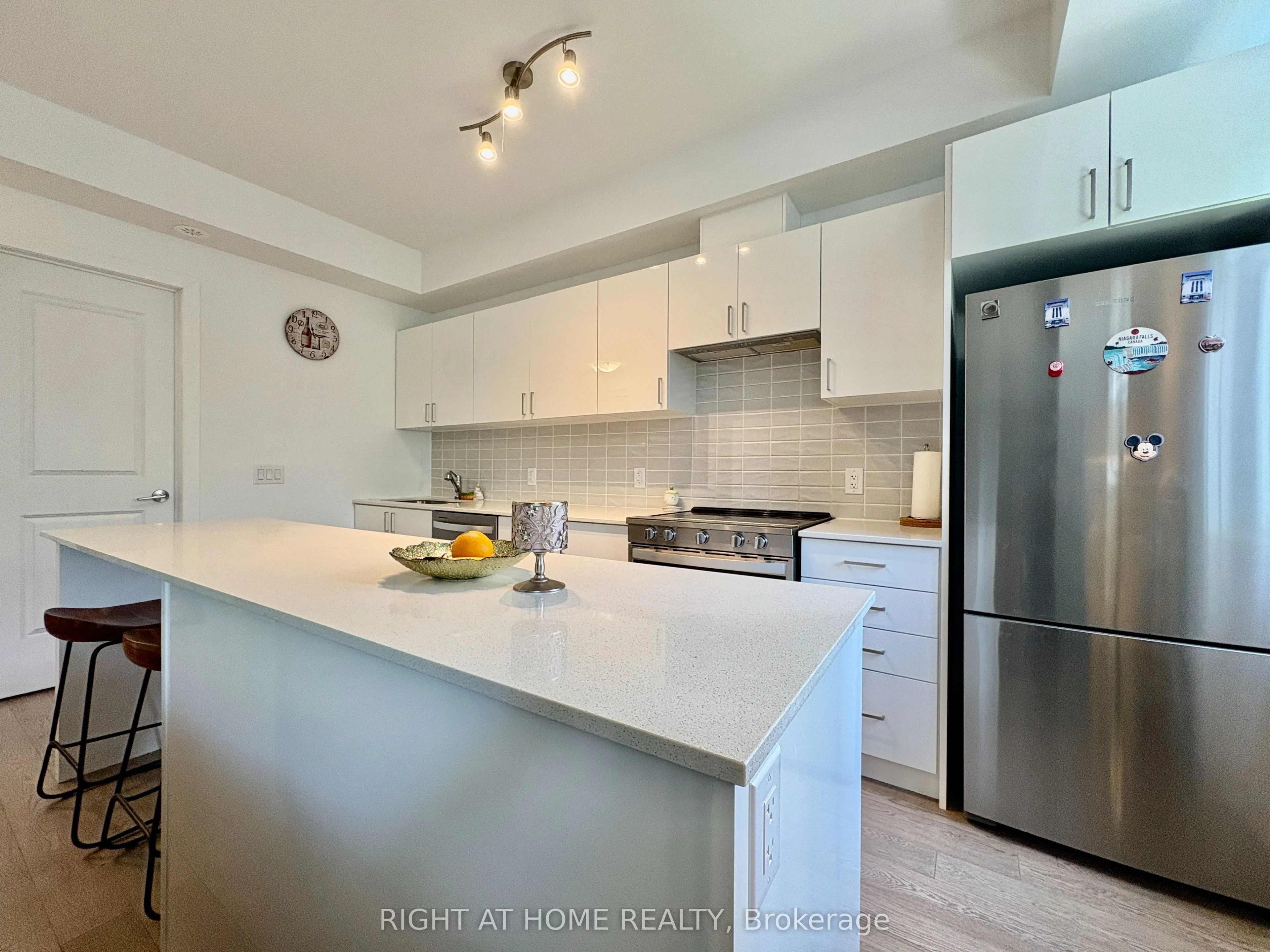 Condo Townhouse 2 bedroom 2 bathroom at 1085 Douglas McCurdy Common in Mississauga - MLS# W12535292