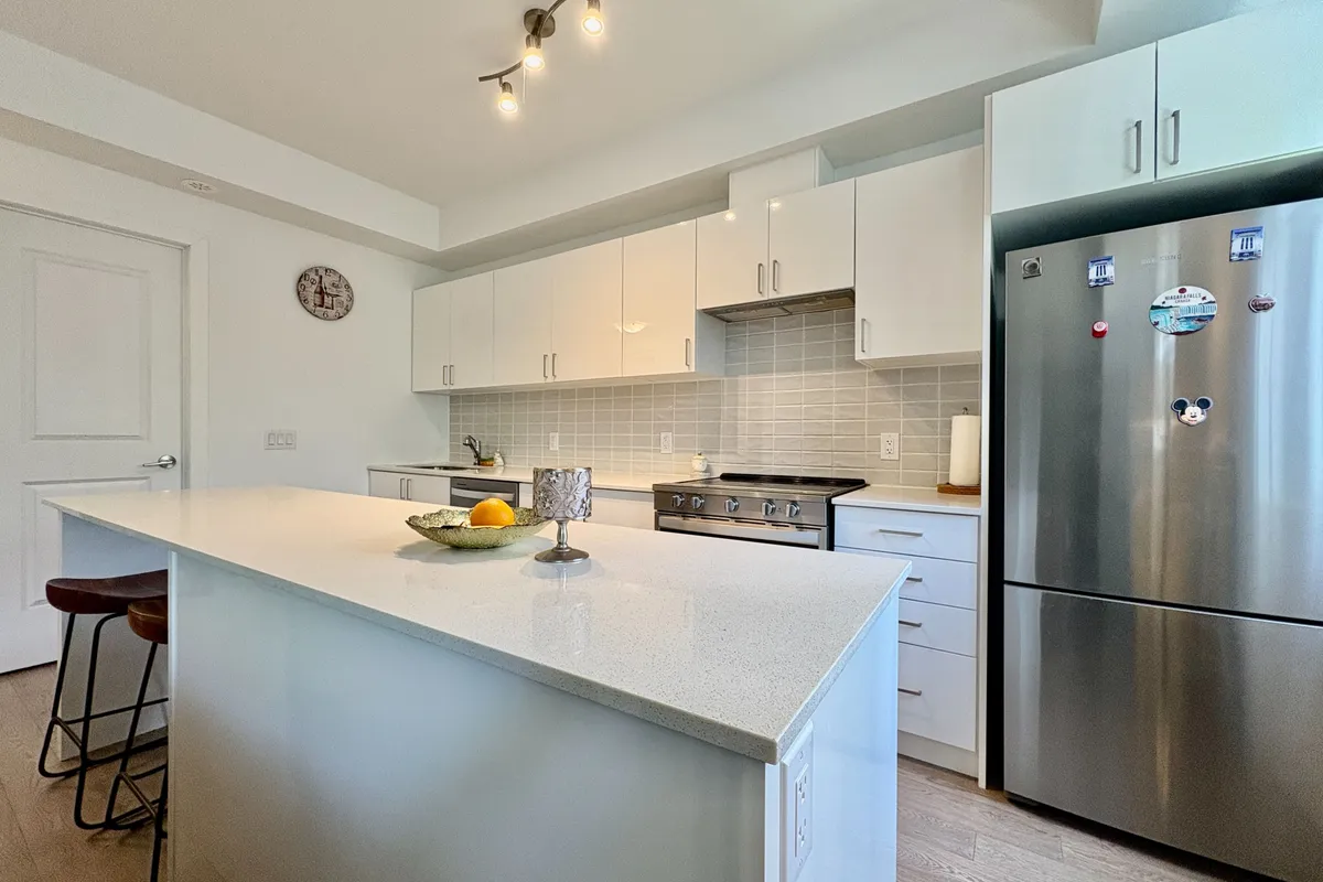 Condo Townhouse 2 bedroom 2 bathroom at 1085 Douglas McCurdy Common in Mississauga - MLS# W12535292