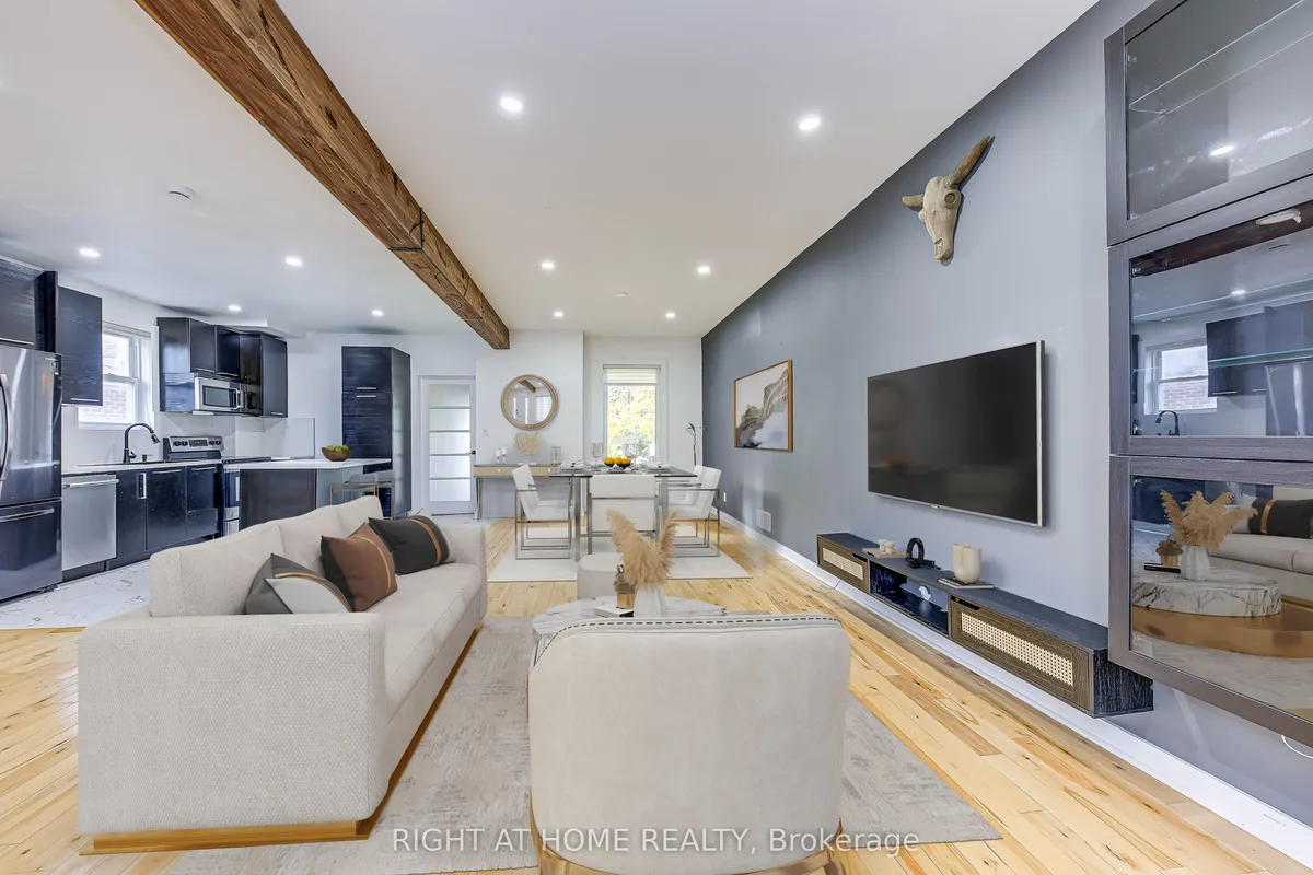 1076 Eastmount Avenue, ON L5E 1Z3